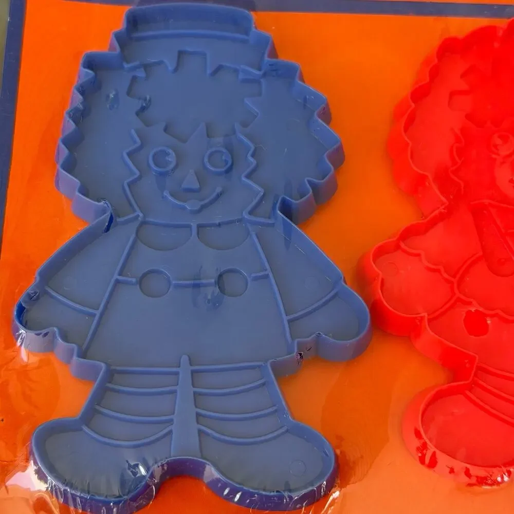 Hallmark Raggedy Ann & Andy Cookie Cutters Vintage Plastic Pair NOS Sealed